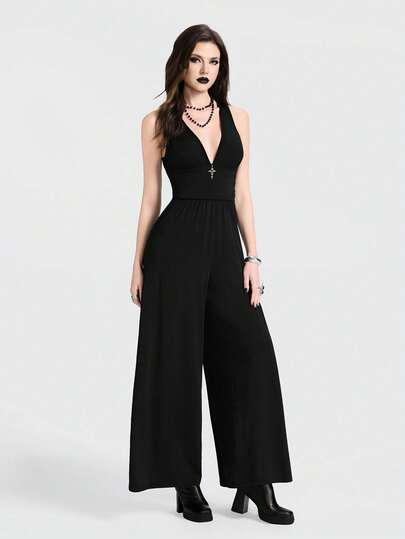 Breakform Bộ jumpsuit nữ gợi cảm phong cách Gothic, cổ chữ V sâu, xếp ly, phối lưới và điểm nhấn là thánh giá kim loại, ôm sát.