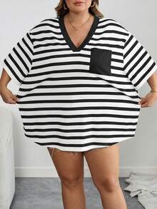 SHEIN CURVE+ Áo thun cỡ lớn Curves Plus Size/Quần áo đi học/Quần áo tựu trường/Áo thun cỡ lớn kẻ sọc dáng casual tối giản phù hợp cho mùa hè, có túi. - Đen và trắng - Xem 4