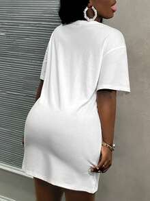 Slaydiva 春夏新款休闲宽松圆领短袖女式夏季连衣裙/Y2K服饰/街头风/外出穿搭/网红之选/日常穿着/人像涂鸦图案 - 白色 - 查看 2