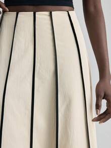 Ontre 2026SS Nueva Falda A-Line de Tela Tejida para Mujer, Diseño de Cremallera con Ribete de Color Contrastante, Estilo Elegante de Vacaciones de Verano, Atuendo de Invitada de Boda en Beige, Albaricoque y Caqui - Blanco y Negro - Ver 5