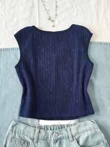 SHEIN 少女海军蓝纹理方领吊带背心，褶皱纹理面料，无袖短款设计，心形领口+前褶细节，柔软面料，适合夏季穿着，复古方领+独特纹理，修身不束缚，易于搭配，打造温柔优雅的少女造型。 - 藏蓝色 - 查看 2