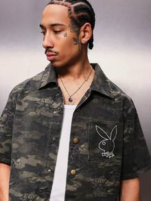 PLAYBOY X SUMWON Áo sơ mi denim nam họa tiết rằn ri có logo, tay ngắn, cài cúc phía trước, cổ bẻ, kiểu dáng thường ngày, thích hợp cho mùa hè. - màu xanh lá - Xem 4