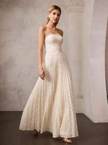 MOTF Soiréza 优雅无肩带女士长款派对礼服 | 饰有水钻的领口，褶裥裙身采用精致蕾丝面料，修身剪裁，适合新年晚会、正式派对、鸡尾酒会、夏季派对、婚礼、盛大晚宴等场合 | 搭配细带高跟鞋、精致珠宝和手拿包，尽显优雅气质 - 杏色 - 查看 7