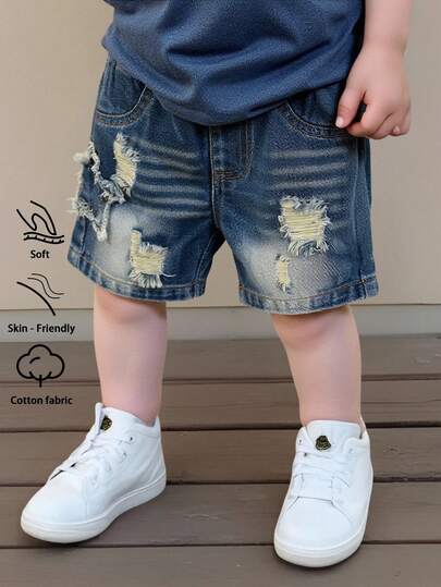 Quần short denim thường ngày cho bé trai, chất liệu nhẹ, kiểu dáng mới cho mùa hè, màu xanh nhạt, thời trang đường phố, dễ thương và đa năng, thiết kế đơn giản dễ phối đồ với túi vá, họa tiết ngôi sao, chi tiết rách, cạp chun, chất liệu denim cotton mềm mại và thoải mái, phù hợp cho mặc hàng ngày, đi chơi, dự tiệc, đi học, đi làm, bộ sưu tập mới xuân/hè.