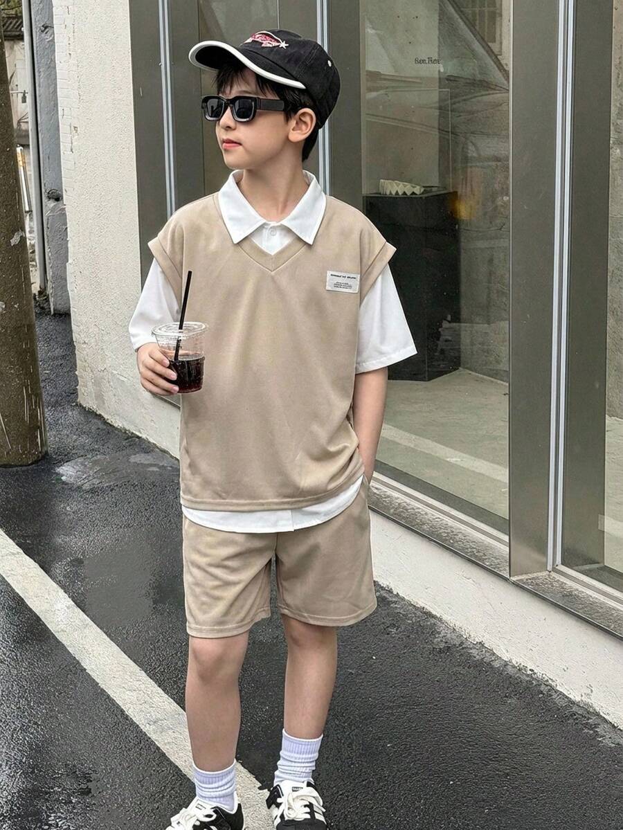 SHEIN 3件套儿童/青少年男童休闲保守翻领纽扣短袖宽松梭织衬衫、无袖背心和短裤三件套,适合学校、花园、海滩、生日、春夏穿着。 - 卡其色 - 查看 1