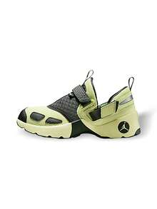 乔丹 Air Jordan Trunner LX 女款运动鞋，吸汗透气，轻便百搭，经典 Logo，纯色设计，易于清洗，速干，适合运动、跑步、日常穿着，黑/绿配色，货号 HQ2164-302 - 黑色/綠色 - 查看 1