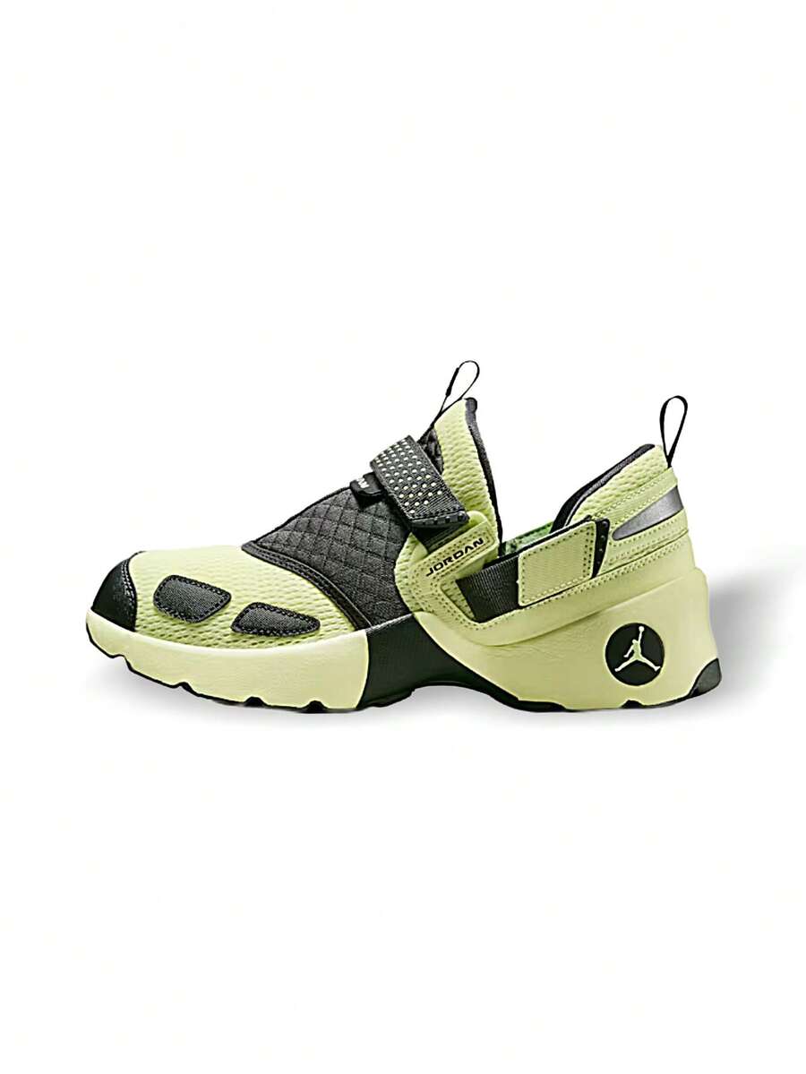 乔丹 Air Jordan Trunner LX 女款运动鞋,吸汗透气,轻便百搭,经典 Logo,纯色设计,易于清洗,速干,适合运动、跑步、日常穿着,黑/绿配色,货号 HQ2164-302 - 黑色/綠色 - 查看 1