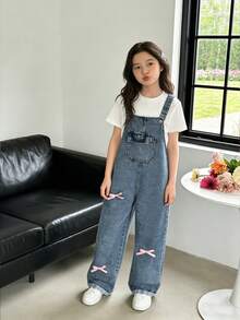 SHEIN ChillGRL 少女Y2K风格牛仔背带裤，百搭休闲宽松直筒牛仔裤，饰有蝴蝶结，适合春、夏、秋、冬四季穿着。 - 中等水洗藍 - 查看 8