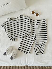 SHEIN Bộ 2 món cho bé trai/bé gái, kiểu dáng thường ngày, họa tiết kẻ sọc dễ thương, áo thun ngắn tay và quần, bộ quần áo trẻ em, áo thun ngắn tay. - Đen và trắng - Xem 7