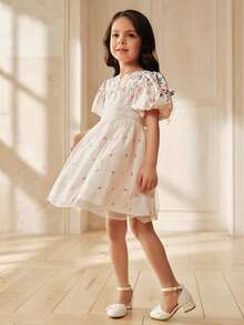 SHEIN 女童碎花泡泡袖网纱连衣裙，适合休闲外出、公园、度假等场合 - 杏色 - 查看 3