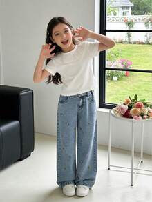 SHEIN Jeans estilo Y2K para niñas preadolescentes, jeans rectos y sueltos en azul claro, blanco, rosa, amarillo con diseño de bordado de mariposa, tela suave y cómoda, de moda y versátil - Lavado ligero - Ver 7