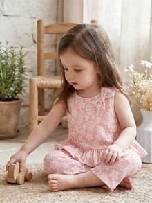 SHEIN Playful Pals 女婴碎花荷叶边下摆无袖上衣和粉色裤子两件套，饰有粉色蝴蝶结，适合外出、日常穿着、居家休闲和派对穿着。 - 粉色 - 查看 8
