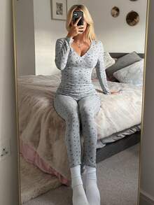 DAZY Floral V-Neck Slim-Fit Top And Trousers Women's Pajama Set - Grey - View 1