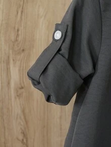 SHEIN 幼儿男童传统休闲长袖立领纽扣半开襟口袋长袍上衣，袖长可调节，侧开衩下摆设计，阿拉伯长袍，伊斯兰服装，卡夫坦长袍，沙特阿拉伯服饰，长袍，男童白色库尔塔，男童白色校服长袍，男童库尔塔，基本款型，适合春、夏、秋、冬四季穿着，3个月-3岁 - 深灰色 - 查看 5