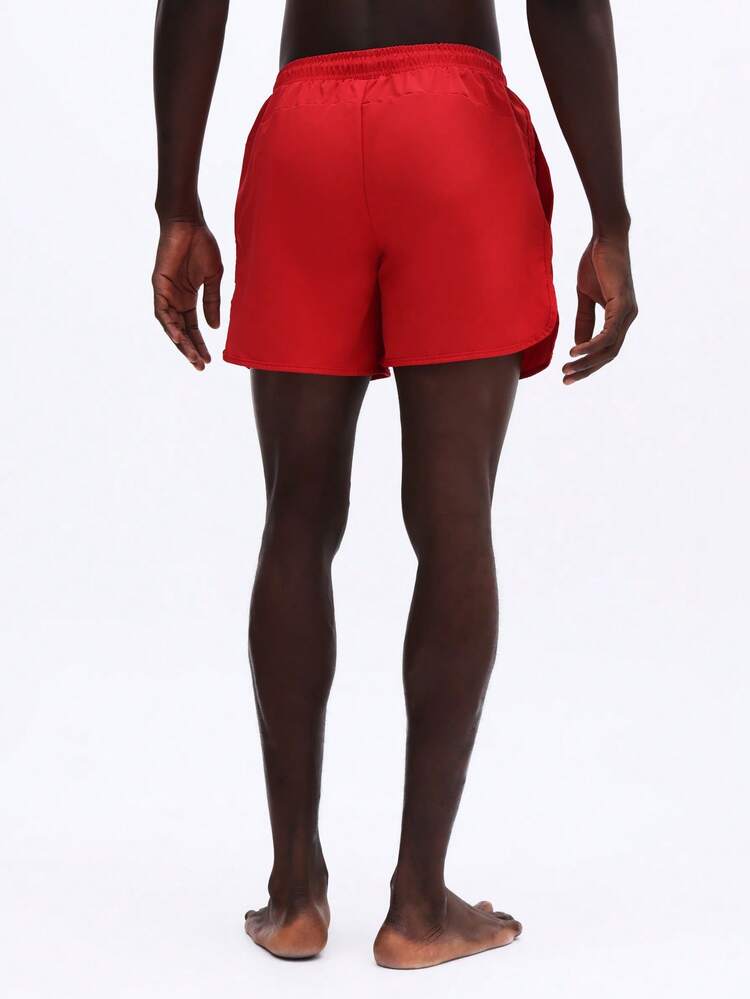 허리끈이 있는 곡선형 밑단 수영 반바지