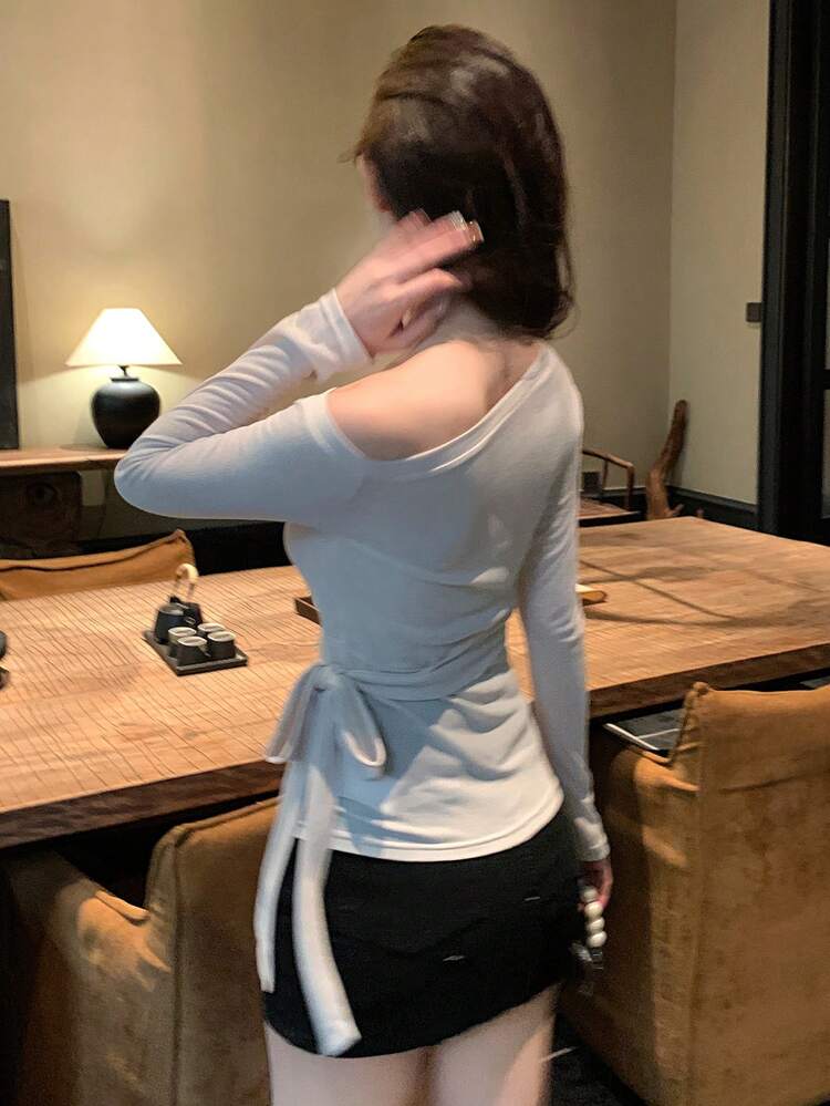 Women's Solid Color Asymmetric Neckline Twist Front Long Sleeve T-Shirt