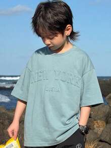 SHEIN Little Byeori 男童简约廓形绿色压纹短袖T恤，休闲舒适，时尚百搭，面料柔软，适合日常穿着、上学、郊游、户外活动，春夏皆宜。 - 綠色 - 查看 4