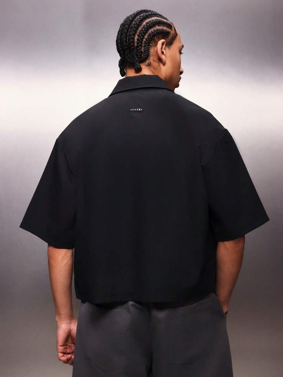 PLAYBOY X SUMWON Chemise zippée courte avec imprimé cursif pour hommes, Top boutonné à manches courtes et col noir