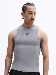 SUMWON 男士必备单品背心，胸前小Logo印花，圆领无袖，休闲夏季背心，常规版型，基础款打底衫 - 卡其色 - 查看 5