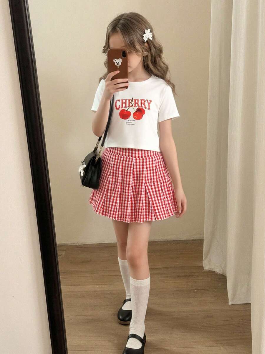 Elladie kids 两件套：少女格子图案梭织半身裙搭配蝴蝶装饰针织T恤，可爱校园/日常穿搭；两件套：女童蝴蝶装饰百褶裙搭配樱桃格子印花短袖短裤，舒适户外/校园穿搭