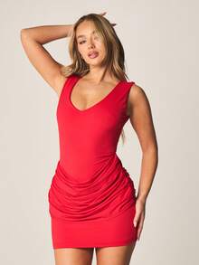 MISSGUIDED 深V领褶皱迷你连衣裙，侧边垂褶腰部设计，适合派对晚宴 - 紅色 - 查看 4