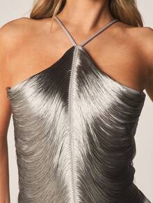 MISSGUIDED Vestido mini con cuello de halter metálico, tela texturizada y bajo asimétrico envolvente para ocasiones de noche - Plateado - Ver 5