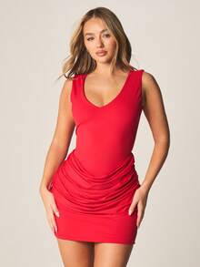 MISSGUIDED 深V领褶皱迷你连衣裙，侧边垂褶腰部设计，适合派对晚宴 - 紅色 - 查看 6