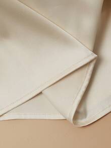 Chiquease 优雅V领长袖衬衫，配花卉领结，缎面面料，杏色，适合秋冬季节和正式场合。 - 杏色 - 查看 5