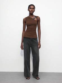 Maija 2025春夏初秋独立日七月女式棕色修身纽扣装饰设计现代都市时尚百搭上衣，黑色镂空PU皮革装饰无袖现代都市休闲女装 - 棕色 - 查看 5