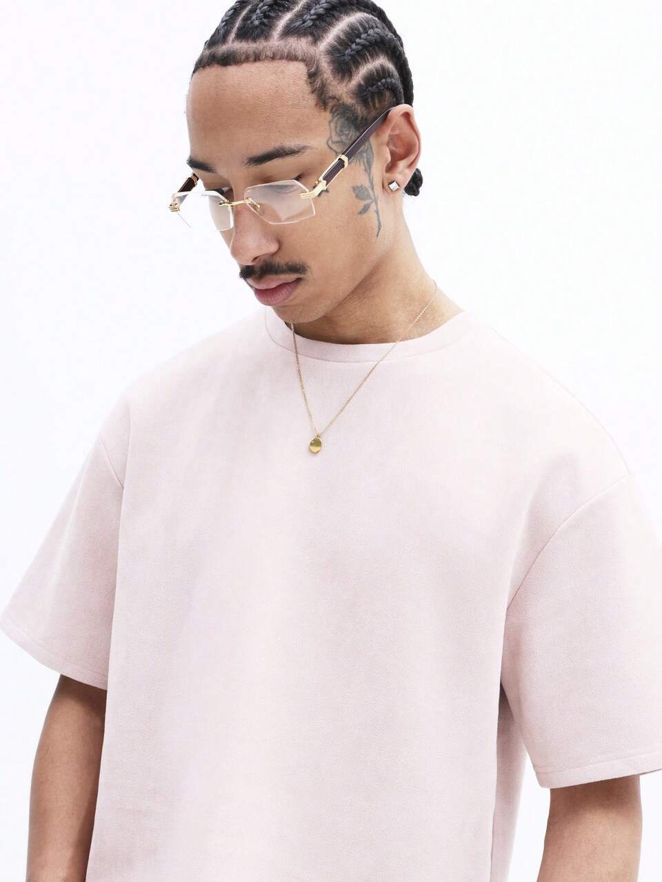 SUMWON Camiseta de Manga Curta com Gola Careca, Bordado, Ajuste Boxy Casual em Suedete para Conforto e Estilo Relaxado do Dia a Dia