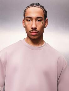 PLAYBOY X SUMWON Bộ đồ Essentials gồm áo thun cổ tròn dáng rộng và quần short cùng màu, in logo thỏ ở lưng, tay ngắn, kiểu dáng thoải mái, thích hợp mặc nhà vào mùa hè. Chất liệu vải phối hợp hài hòa. - Bụi tím - Xem 5