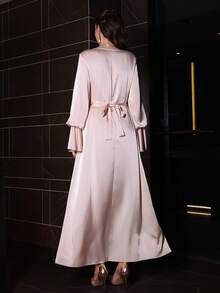 Layrah 优雅连衣裙，饰有蝴蝶结，缎面褶裥腰带，喇叭长袖，尽显法式优雅风情。 - 淺粉色 - 查看 8