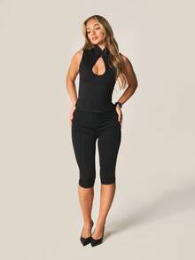 MISSGUIDED 无袖镂空高领上衣，高领设计，纽扣闭合细节，适合秋冬季晚间场合穿着。 - 黑色 - 查看 6