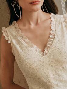 Anewsta 女士新款优雅杏色柔软V领无袖蕾丝拼接腰部褶裥修身喇叭连衣裙，适合派对、度假和日常穿着 - 杏色 - 查看 2