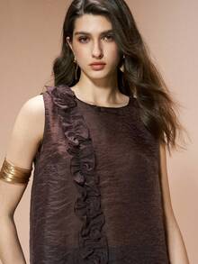 Revavyn 女士轻盈雪纺上衣，宽松版型，手工褶皱荷叶边，无袖设计；约会、情人节、度假、春季的完美之选。 - 咖啡棕 - 查看 6