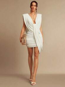 Silquee 白色不对称褶皱深V露背修身迷你连衣裙，无袖设计，适合约会、婚礼宾客、优雅婚礼宾客装扮、舞会、夜店派对、鸡尾酒会、正式场合、毕业典礼、音乐会、浪漫约会等场合。 - 白色 - 查看 3