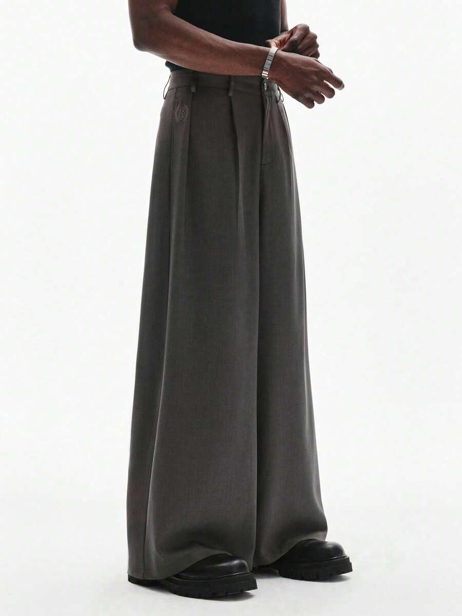 STYNVO 男士休闲纯色高腰宽松阔腿裤，前缝设计，百搭黑色超大款长裤，街头风男装，新年礼物，复古商务休闲裤，男女皆宜，日常男友/老公礼物，周年纪念礼物，带刺绣细节的男士褶裥裤，棕色正装裤，褶皱裤 - 煙灰色 - 查看 1