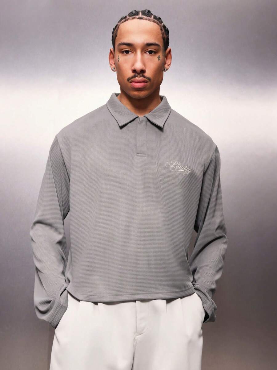 PLAYBOY X SUMWON Camisa polo de manga larga con cuello y logo en el pecho, de corte regular y textura acanalada, para hombre - Gris - Ver 1