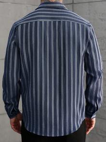 Manfinity CasualCool Áo sơ mi dài tay nam dáng suông kẻ sọc nâu trắng cổ điển, thích hợp cho mùa thu. - Xanh đậm - Xem 2