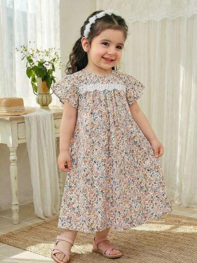 SHEIN 女婴夏季慵懒休闲宽松圆领套头长款睡裙，花卉蕾丝边饰，适合夏季和春夏季穿着。