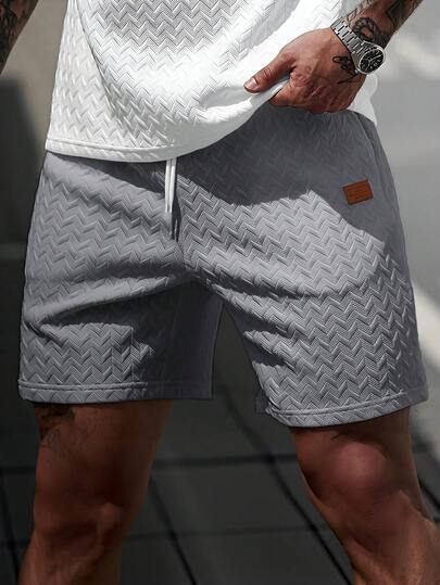 Manfinity CasualCool 男士夏季提花纹理面料抽绳短裤，罗纹领口配皮革贴片，是送给男友或丈夫的理想礼物