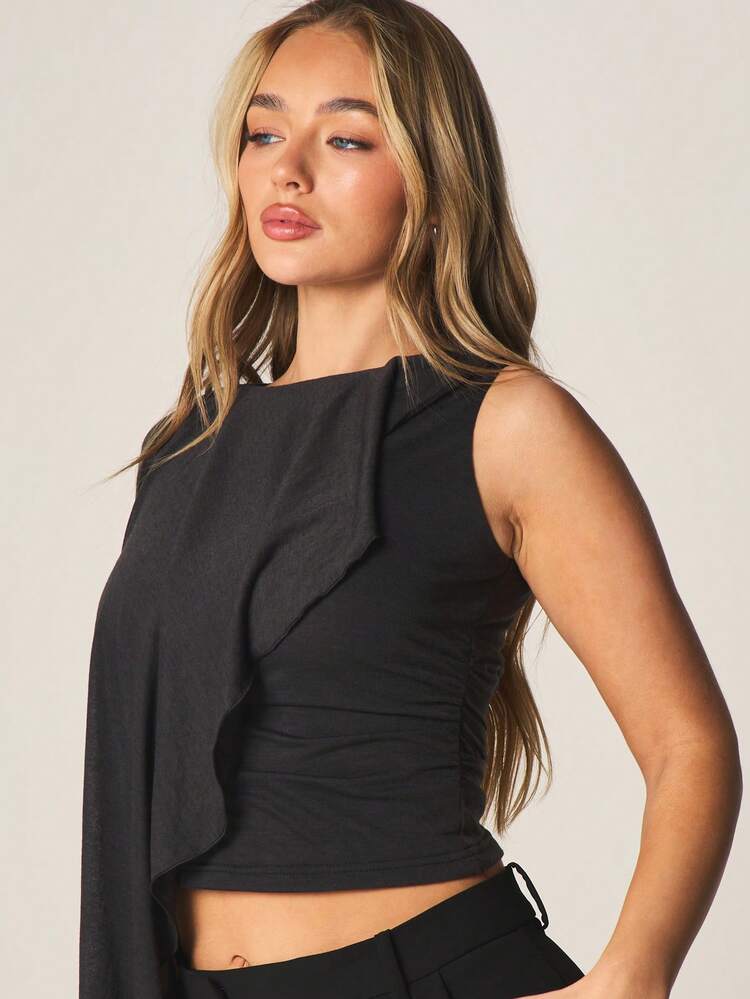 MISSGUIDED Elegante blusa con spalla scoperta, pannello in chiffon asimmetrico e dettagli arricciati, adatta per occasioni speciali