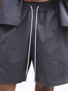 SUMWON Matchande set med antracitgrå skjorta med knappar framtill och shorts med resår i midjan och digitaltryck - Grå - Visa 7