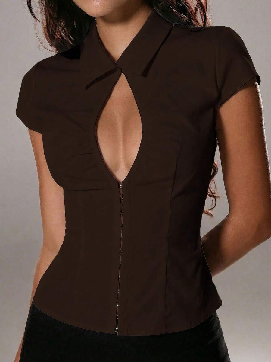 TRNVIE 夏季优雅通勤女式镂空性感纽扣领办公室美人鱼款短袖衬衫 - 棕色 - 查看 1