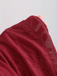 Sweetra 浪漫针织蕾丝扭结系带荷叶边下摆短款连衣裙，甜美风格，春夏款 - 酒紅色 - 查看 4