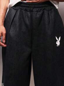 PLAYBOY X SUMWON Pantalones cortos de baloncesto y streetwear con cintura con cordón, ajuste holgado y por encima de la rodilla, con logo de conejo - Negro - Ver 7