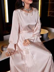 Layrah 优雅连衣裙，饰有蝴蝶结，缎面褶裥腰带，喇叭长袖，尽显法式优雅风情。 - 淺粉色 - 查看 6