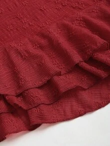 Sweetra 浪漫针织蕾丝扭结系带荷叶边下摆短款连衣裙，甜美风格，春夏款 - 酒紅色 - 查看 5