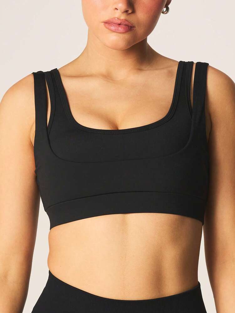 MISSGUIDED Deep Plunge Sports Bra With Strappy Double Shoulder Details And Medium Support For Active Workout Training