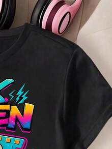 少女黑色圆领短袖印花T恤，休闲舒适时尚百搭，数字67印花，星形袖设计，适合日常穿着、上学、外出等场合。 - 黑色 - 查看 4